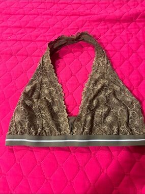 Colsie Lace Halter Bralette in Green